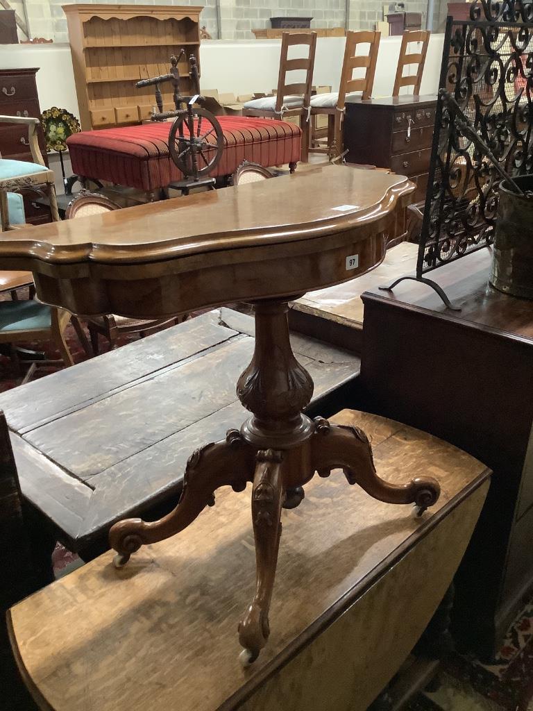 A Victorian figured walnut serpentine folding card table, width 90cm, depth 45cm, height 76cm